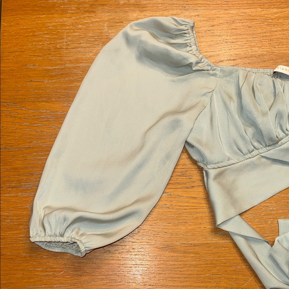 Chic Women's Light Green Puff Sleeve Blouse - Picture 2 of 10